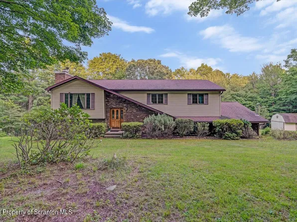 18 Daley Ln, Waymart, PA 18472