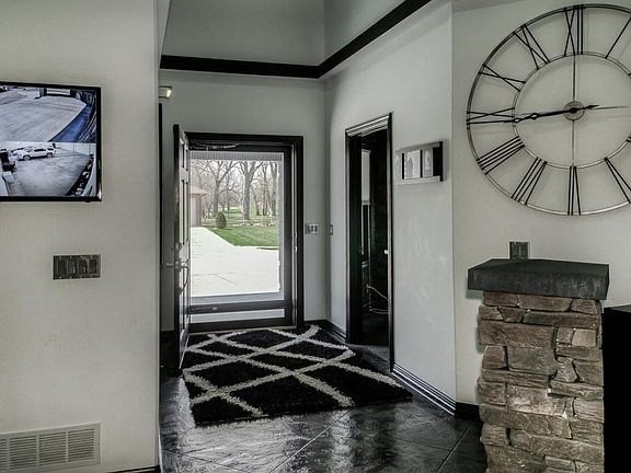 3rd image of 150 Marina Ct