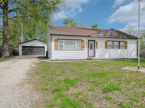 8024 Armstrong Ave, Kansas City, KS 66112