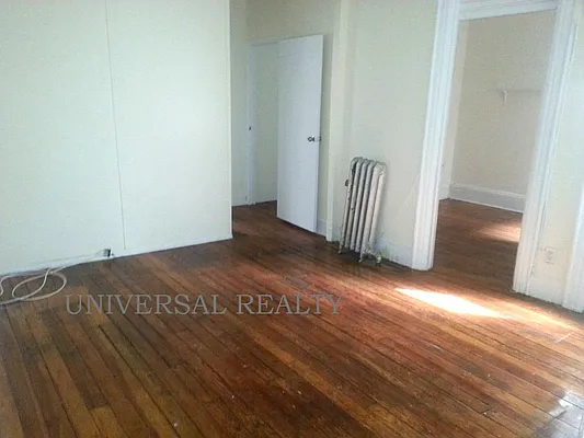 Rented by Universal Realty Group | media 15