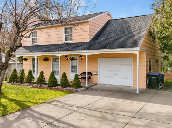 204 Airborne Ave, Vestal, NY 13850