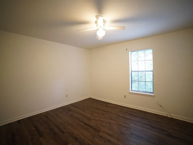 2555 Chateau Ln — Photo 12