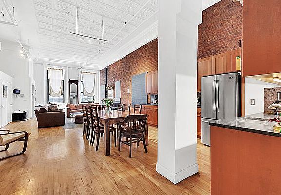 3rd image of 81 Murray St APT 2