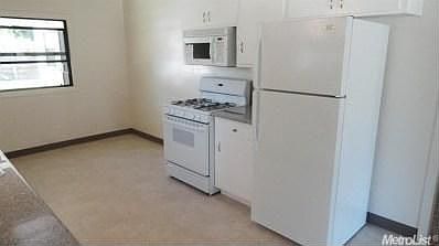 4th image of 2328 W Bristol Ave