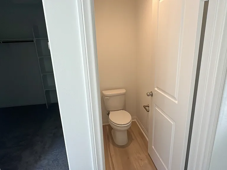 21469 Thomas Ct — Photo 32
