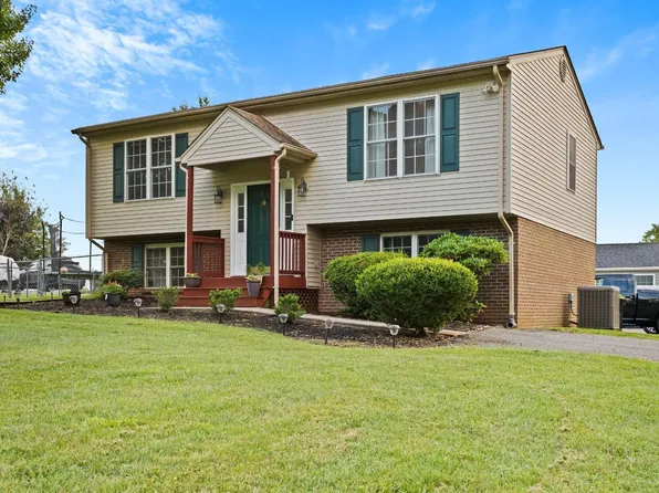 1504 Old Farm Rd, Lynchburg, VA 24503