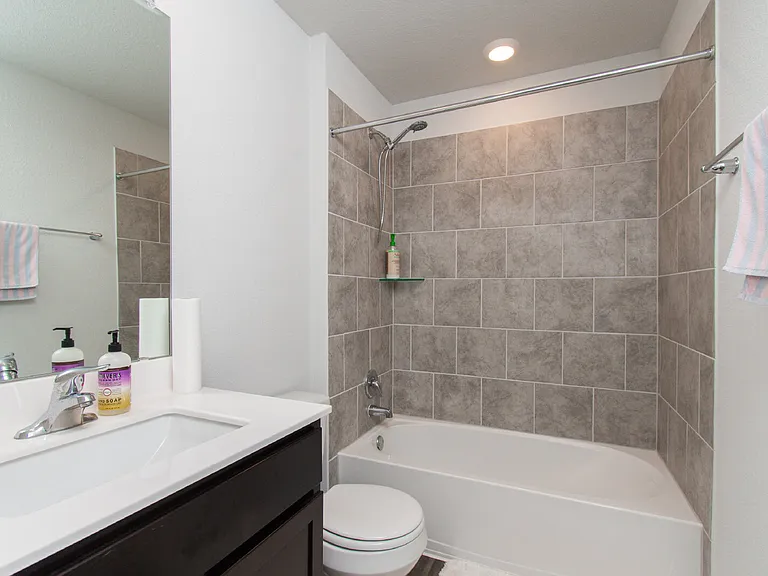 1916 Deodar Dr — Photo 17