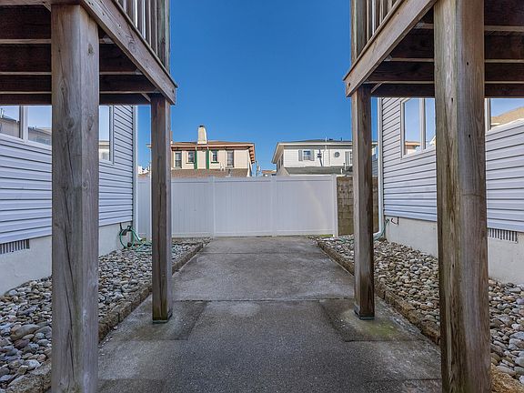 4th image of 115 40th St APT 4F