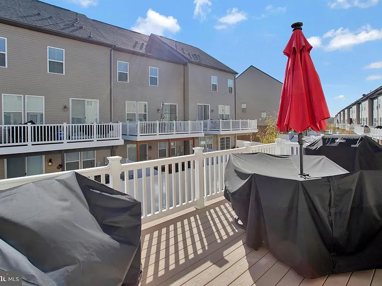130 Capital Ct — Photo 32