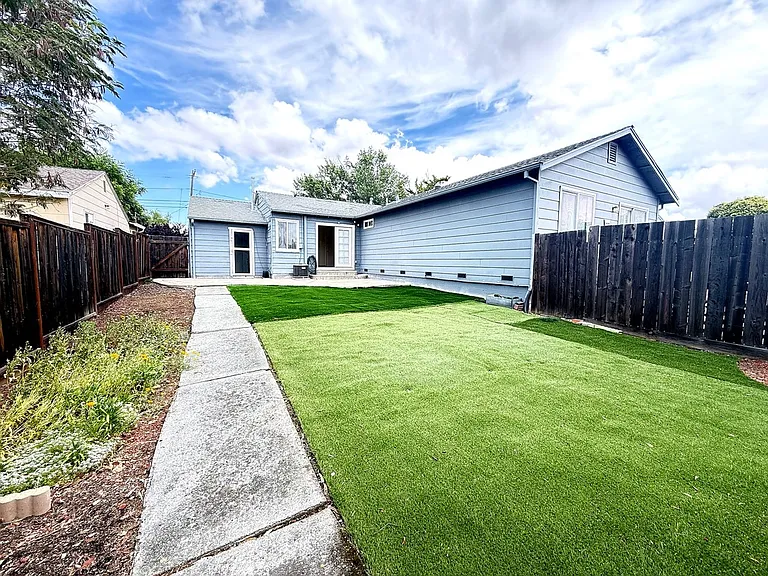 2314 Upland Dr — Photo 15
