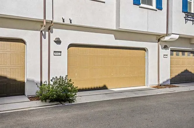 30411 Town Square Dr — Photo 2