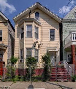 52 S 12th St, Newark, NJ, 07107