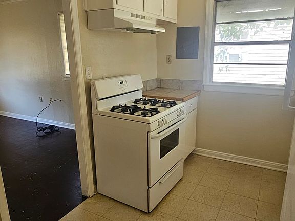 5th image of 2647 Olive St