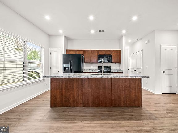 5th image of 25 Pippin Pl NE
