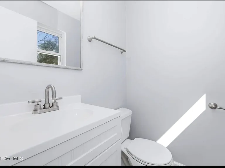 5017 Ilex Dr — Photo 10