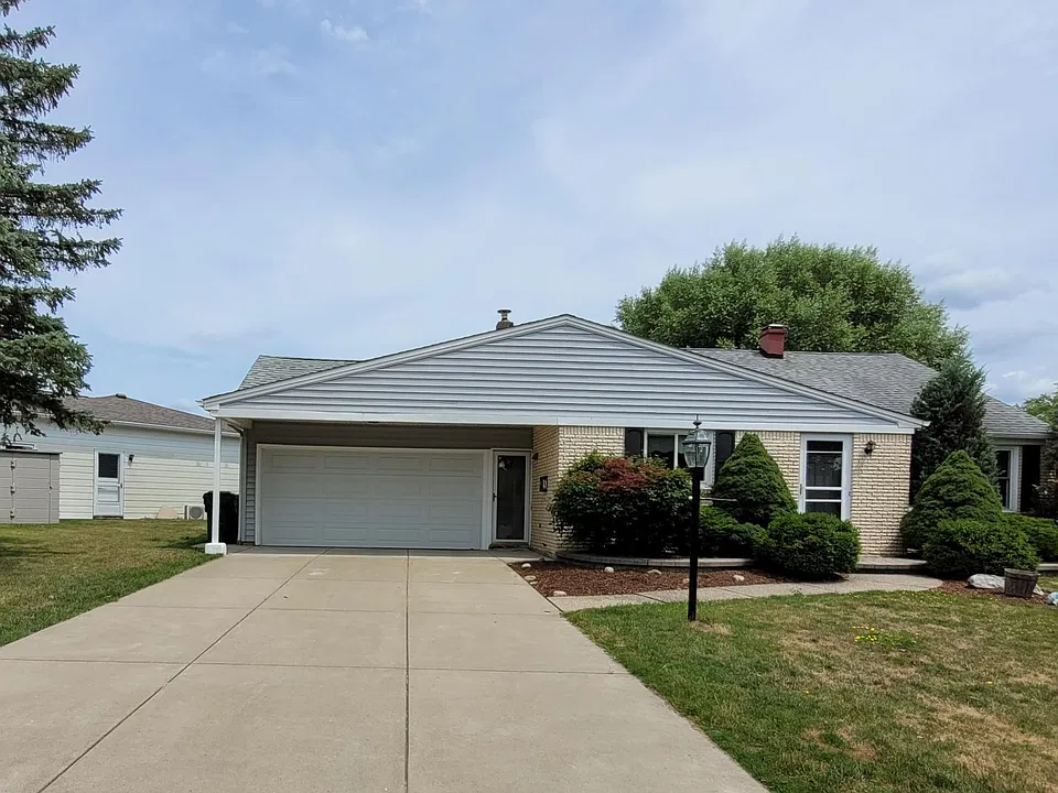 23 Chateau Ct