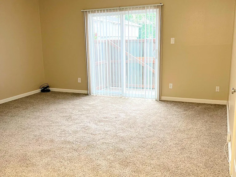 River House Apartments — Photo 9
