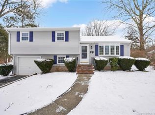 14 Pam Ln, South Windsor, CT 06074