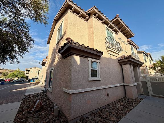 2nd image of 930 Wembly Hills Pl