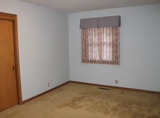 2702 N Madison St, Hutchinson, KS 67502