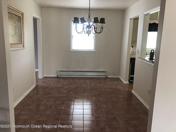 3rd image of 103 Bolingbroke Ct