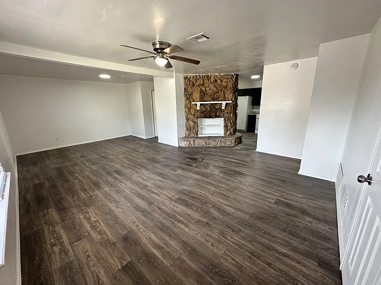 2700 Yorkshire Ave — Photo 2