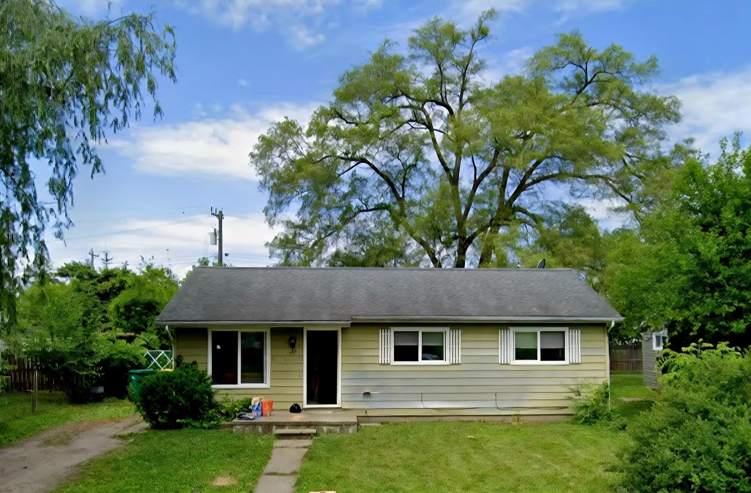 460 Greenlawn St photo 1