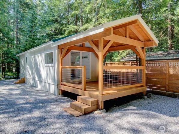 92 Riverside Drive, Deming, WA 98244