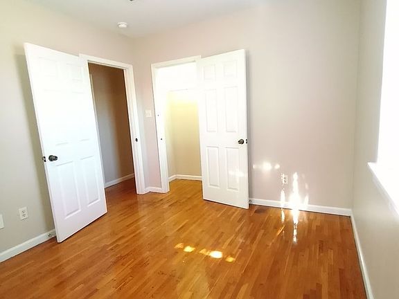 5th image of 4320-22 Banks St #4322