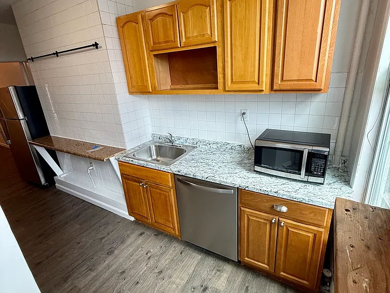 14 Wilson Ave #1R — Photo 5