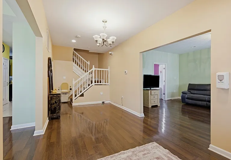 2101 Allendale Rd — Photo 3