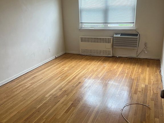 4th image of 4306 209th St #2