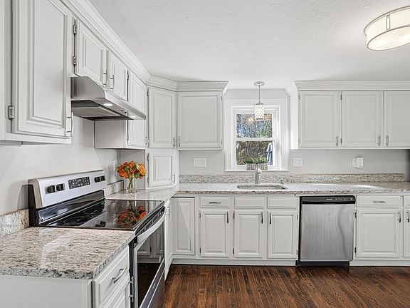 5th image of 49 Grove St