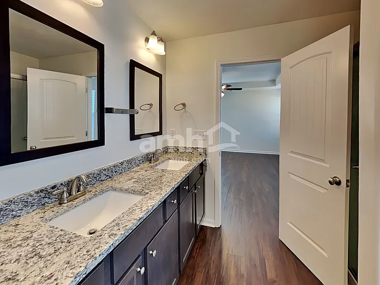 216 Leland Ln — Photo 12