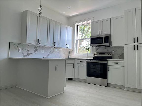 5th image of 23 Oakland Sq APT 1