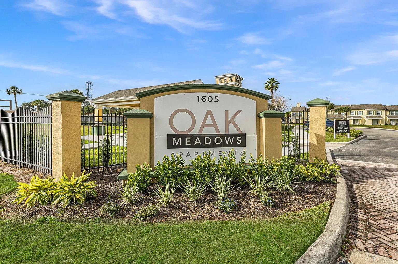 Oak Meadows Apartments — Photo 3
