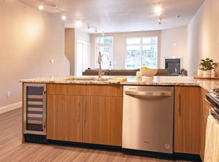 11080 N Buntrock Ave #5, Mequon, WI 53092