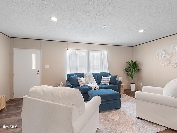 4th image of 930 Willow Place SW