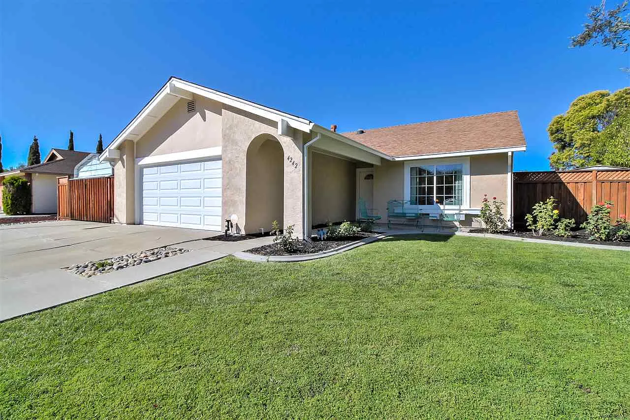 4242 Oleander St photo 1