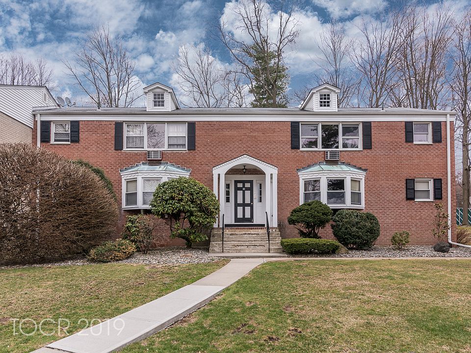 1st image of 13 Lenox Ct