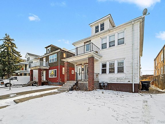 4th image of 2045 Clements St