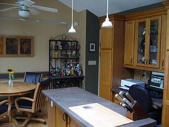 3rd image of 9006 Vine Ave
