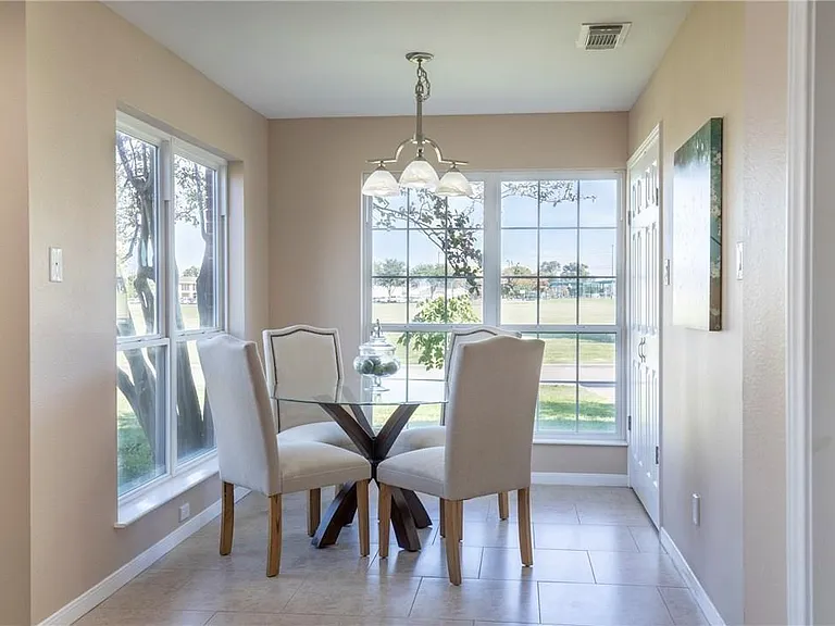 4428 Emerson Dr — Photo 11