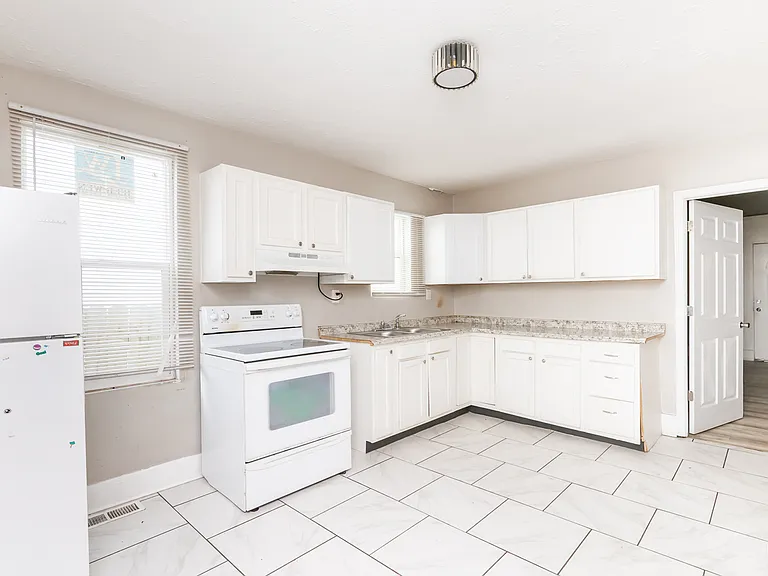 1058 Dixie Hwy — Photo 4