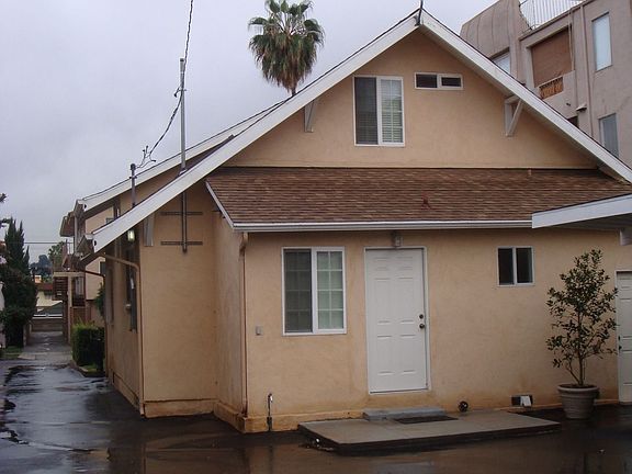 Rear of 3 bedroom unit