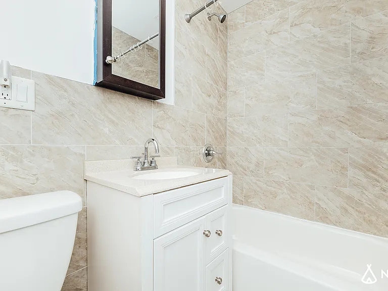 613 Onderdonk Ave #1R — Photo 7