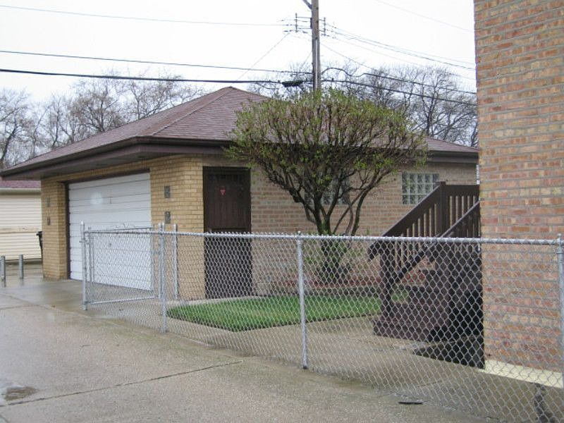 2nd image of 7842 S Hoyne Ave