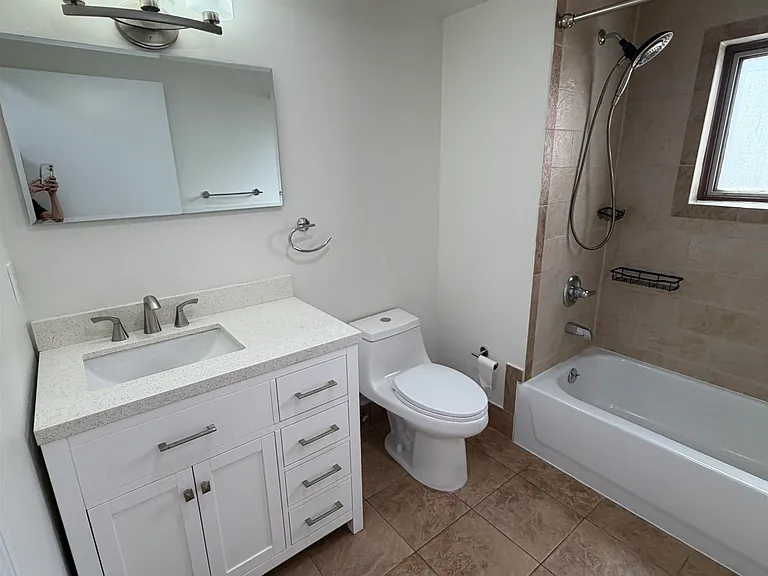209 40th St #3C — Photo 8