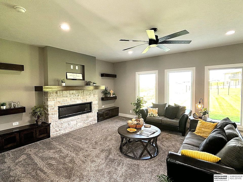 1st image of 21814 Parkview Dr