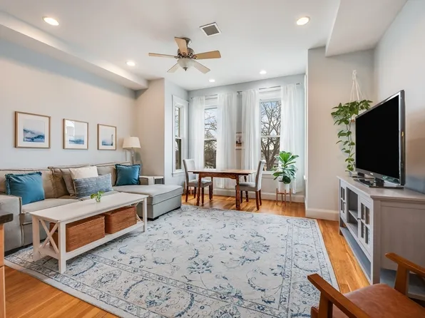 39 Chestnut St APT 2C, Stoneham, MA 02180